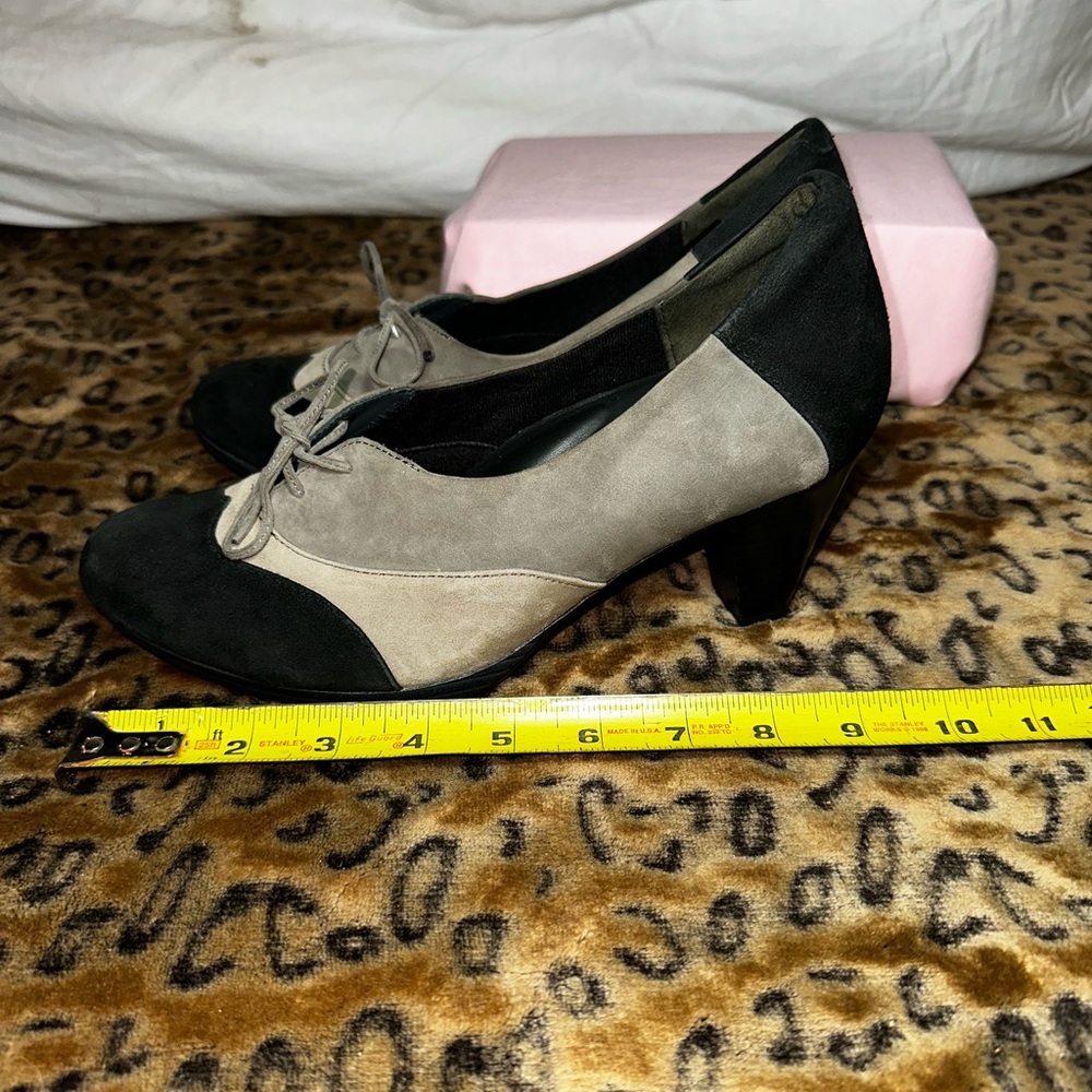 Ziera Oxford Heels 38.5 / US 7.5 – Two Tone Black & Taupe Suede Lace Up Pumps - Picture 3 of 11